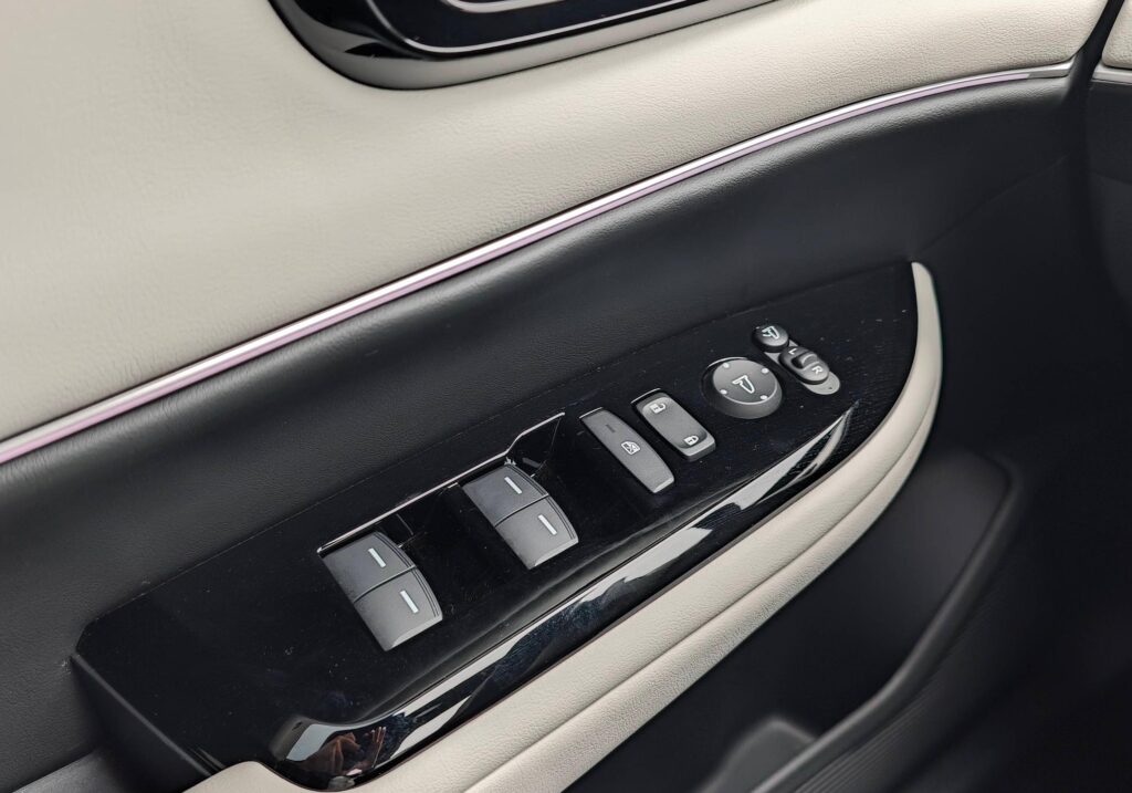 Application of metal dome in automotive buttons